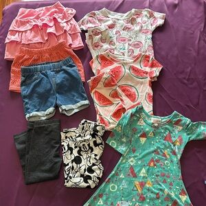Lot of 8 pieces of girls 2t clothes